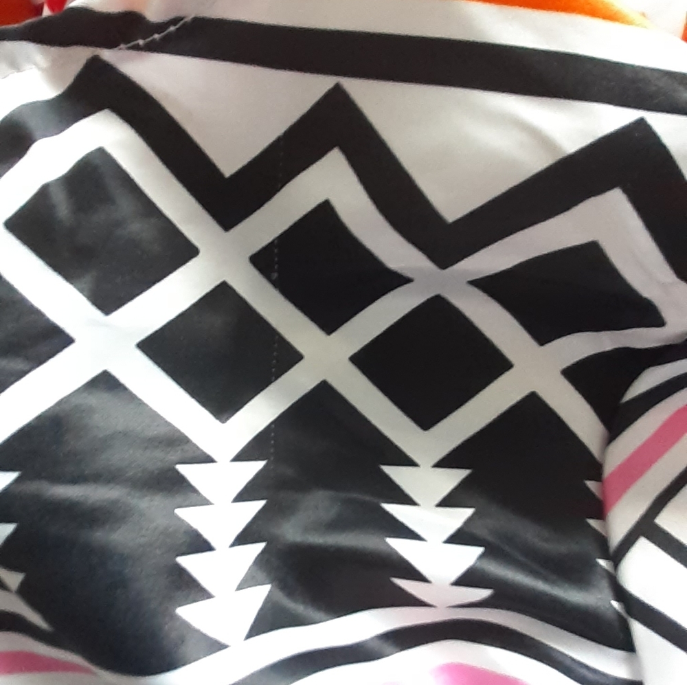 Aztic Print Dress - Picture 5 of 6